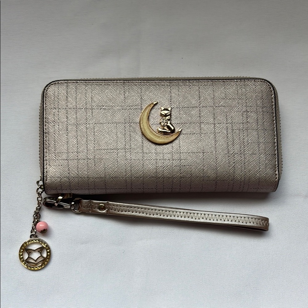 Foxer Chic Gold Women's Wallet with Moon Charm EUC